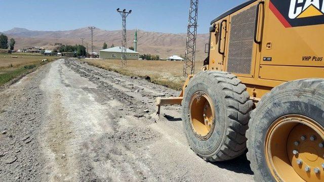 Gürpınar’da Yol Yapım Çalışması