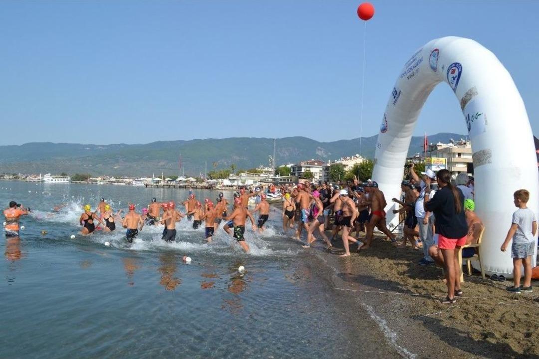 Edremit Uluslararası A&ccedil;ık Su Maratonu Yapıldı