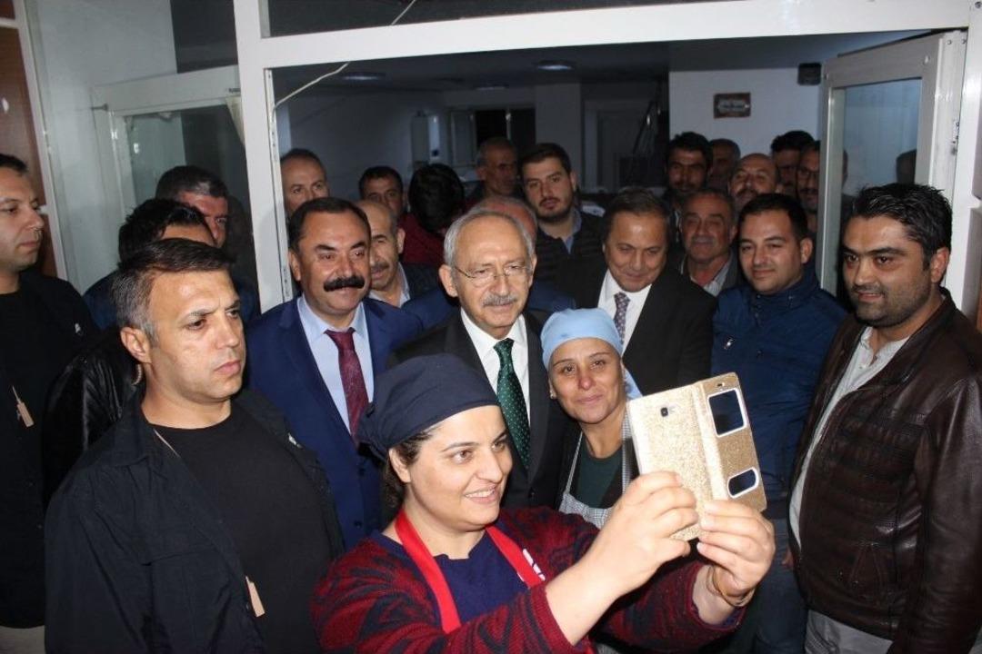 Kılı&ccedil;daroğlu Taziyeden &Ccedil;ıkarken Aş&ccedil;ıların &Ouml;z&ccedil;ekim Israrını Kırmadı