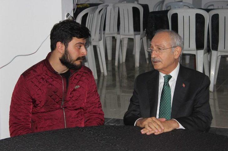 Kılıçdaroğlu Taziyeden Çıkarken Aşçıların Özçekim Israrını Kırmadı G4