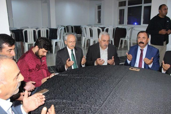 Kılıçdaroğlu Taziyeden Çıkarken Aşçıların Özçekim Israrını Kırmadı G5