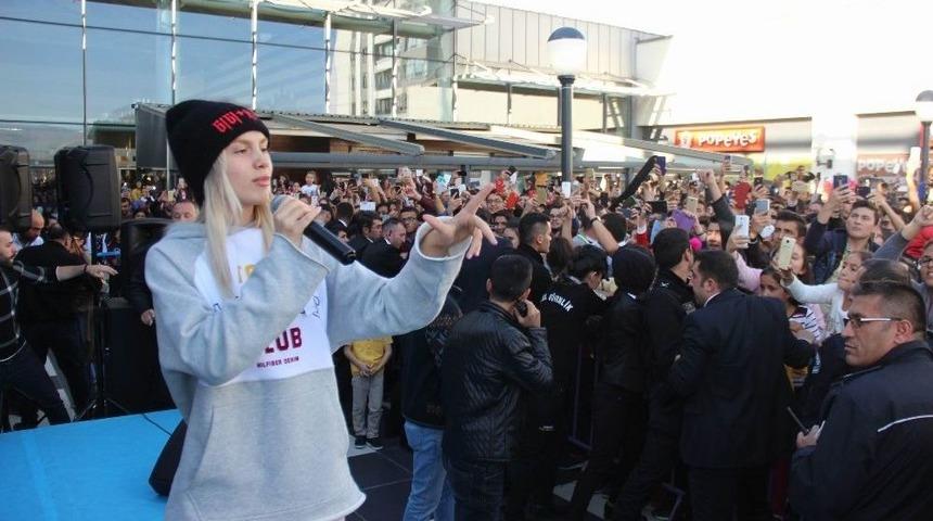Aleyna Tilki Konserine Yoğun İlgi