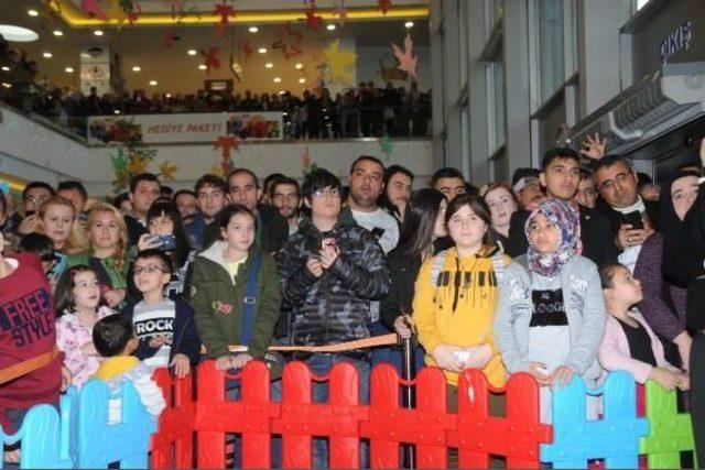 Kurtlar Vadisi Vatan Filminin Eskişehir Galasında Şaşmaz'a Yoğun Ilgi