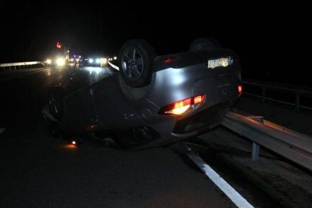 İneğe Çarpan Iki Otomobilden Biri Takla Attı: 3 Yaralı