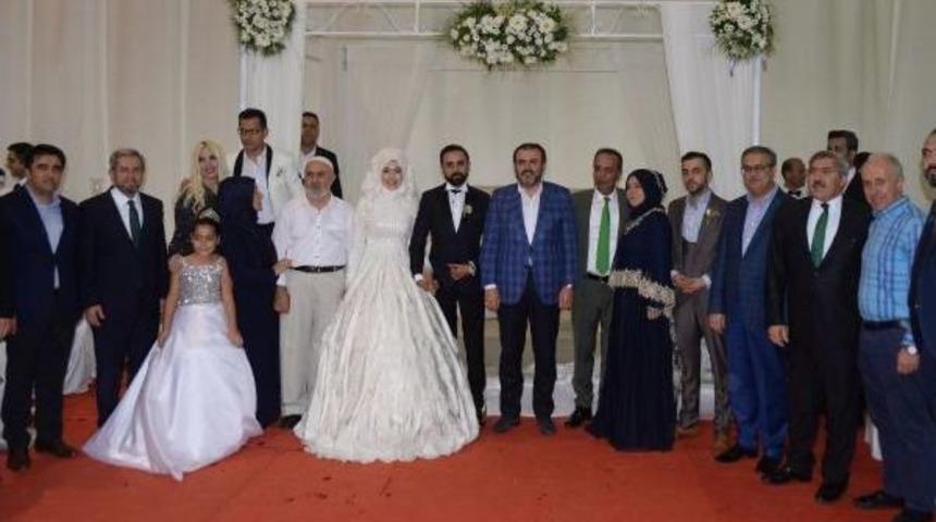 Ak Parti Genel Başkan Yardımcısı &Uuml;nal Nikah Şahidi Oldu