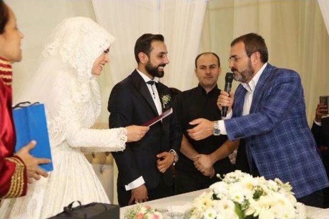 Ak Parti Genel Başkan Yardımcısı Ünal Nikah Şahidi Oldu