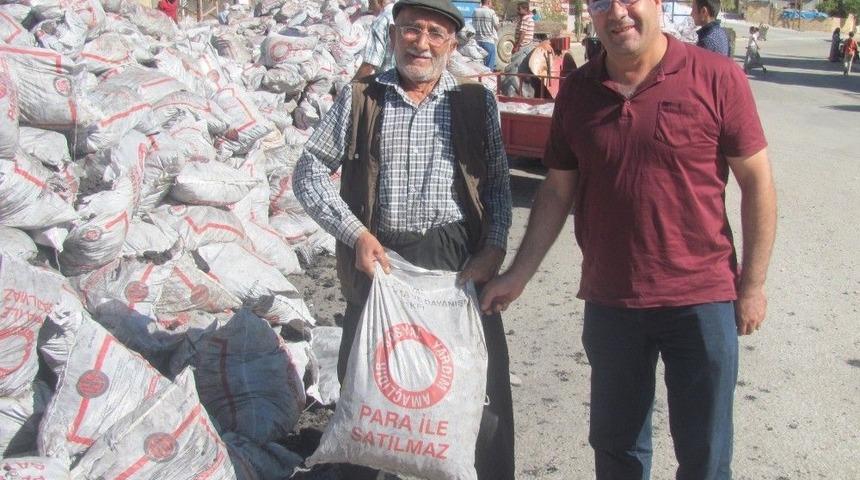 Araban Kaymakamlığı K&ouml;m&uuml;r Dağıtımına Başladı