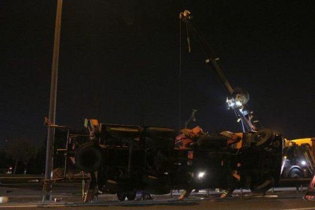 Tem Otoyolu nda Vinç Devrildi: 1 Ölü,1 Yaralı 3