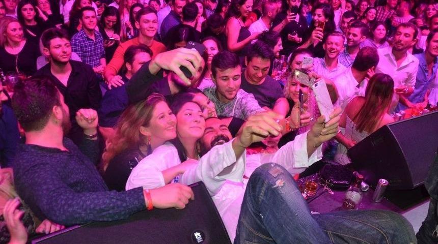 Balkanların Sevilen Şarkıcısı Azis Bursa&rsquo;da Konser Verdi