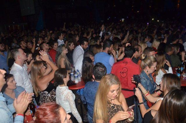 Balkanların Sevilen Şarkıcısı Azis Bursa&rsquo;da Konser Verdi 3