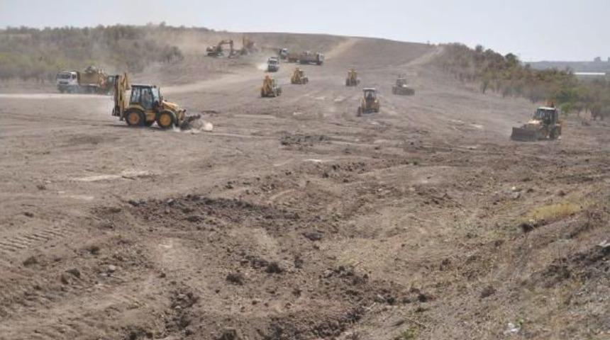Odt&uuml; Arazisinde Yol &Ccedil;alışmaları Devam Ediyor