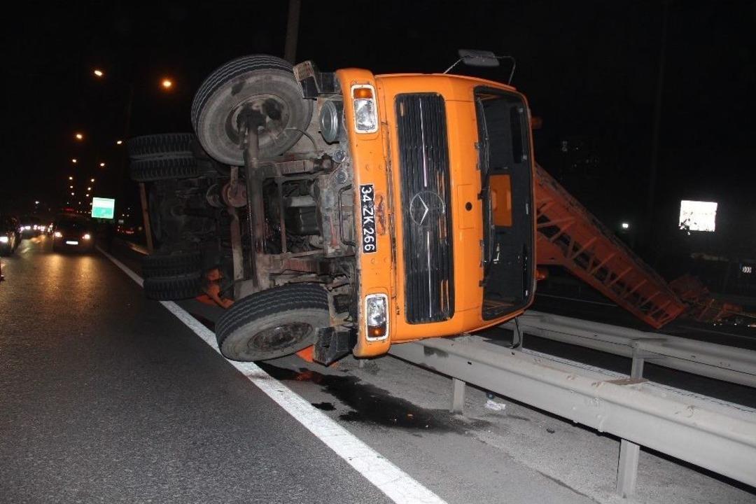 Tem Otoyolunda İş Kazası: 1 &Ouml;l&uuml;, 1 Yaralı