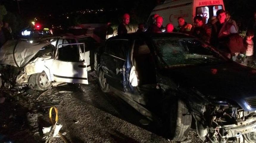 Denizli&rsquo;de Otomobiller &Ccedil;arpıştı: 7 Yaralı