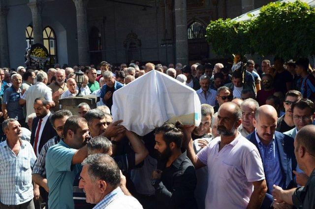 Bakan Soylu Memleketi Trabzon&rsquo;da Partisinin İl&ccedil;e Kongresine Ve Cenazeye Katıldı 2