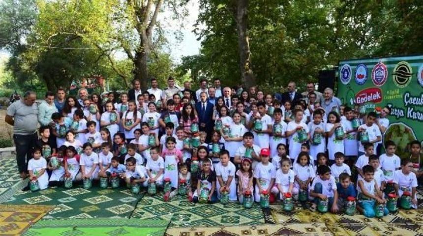 Bursa'da Turşu Festivalinde &Ccedil;ocukların Ilgin&ccedil; Rekoru