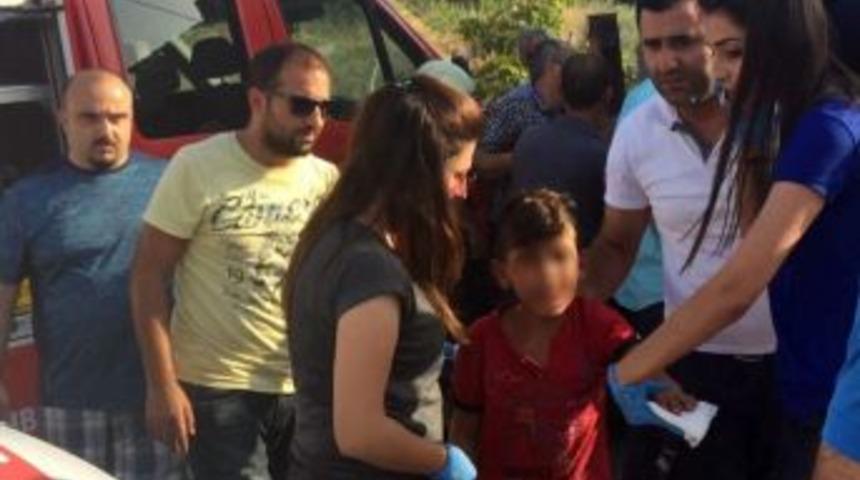 Kamyonun Arkasına Takıldı Parmakları Sıkışınca Az Daha &Ouml;l&uuml;yordu