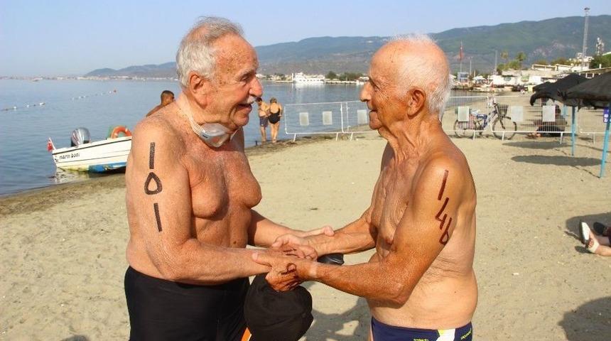 (&ouml;zel Haber) 87 Yaşında 2 Bin Metre Y&uuml;zerek Birinci Oldu