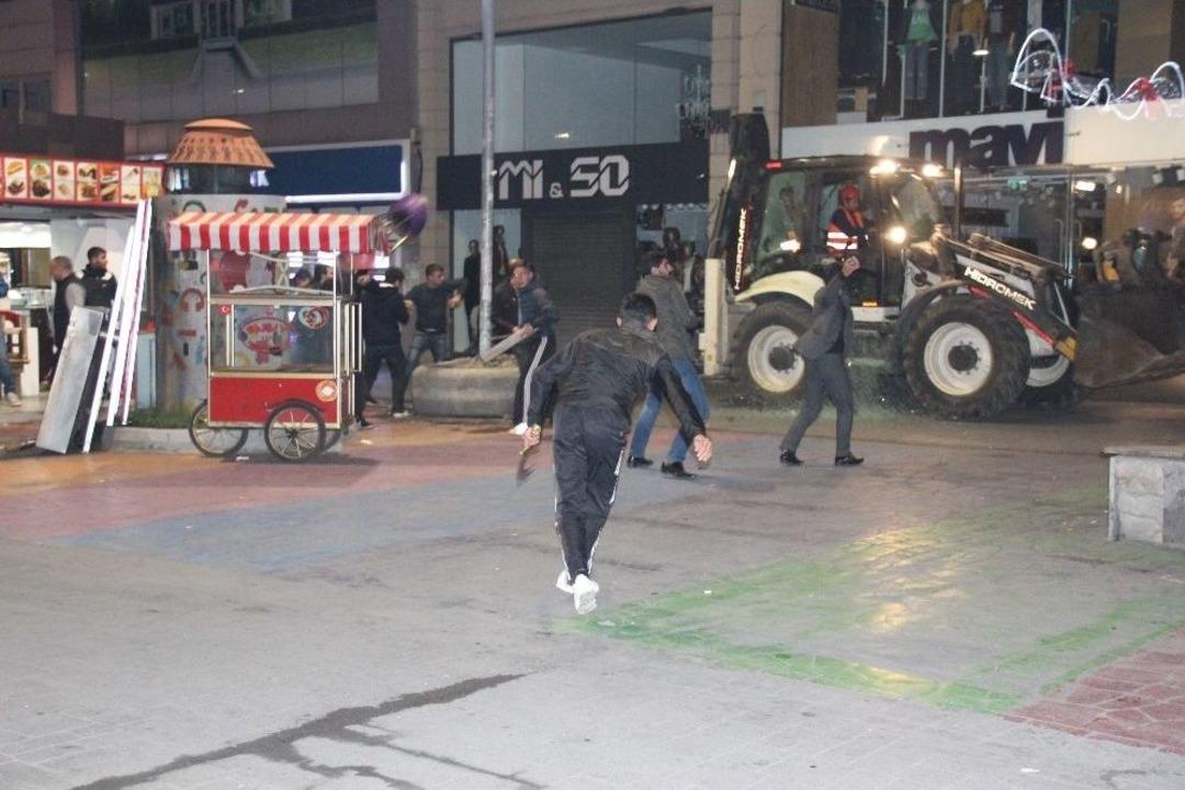 Bakırk&ouml;y&rsquo;de B&uuml;fe Yıkımı Sırasında Gerginlik
