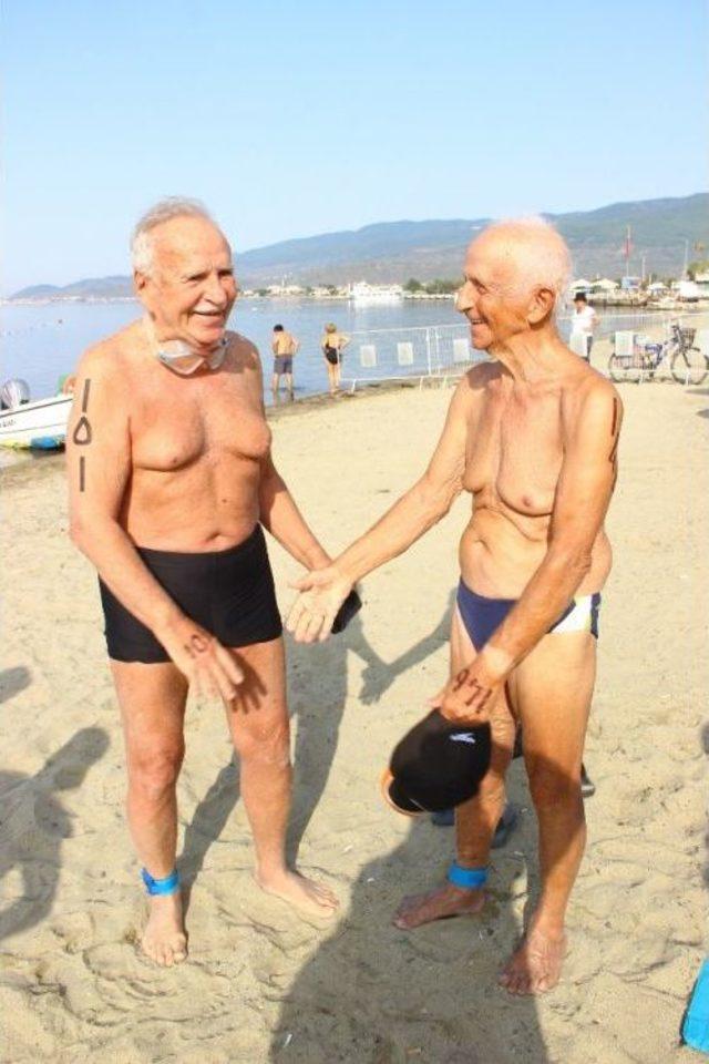 (&ouml;zel Haber) 87 Yaşında 2 Bin Metre Y&uuml;zerek Birinci Oldu 3