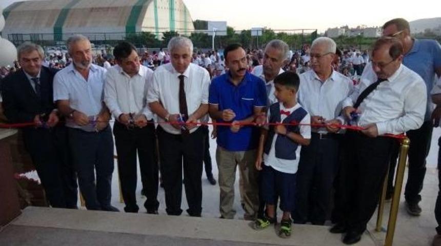 Okul A&ccedil;ılışında 'siyasi Gerginlik'
