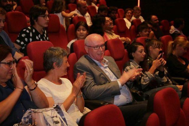 Odunpazarı&rsquo;nda &Ccedil;ekiilen &rsquo;cenaze İşleri&rsquo; Filmin Galası Yapıldı 1