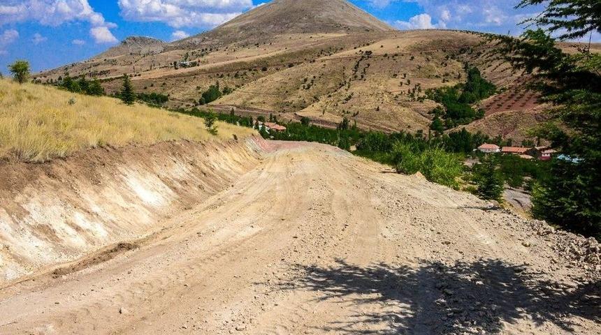B&uuml;y&uuml;kşehir Kuluncak&rsquo;ta Yol &Ccedil;alışmalarına Hız Verdi