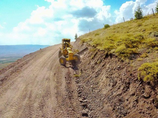 Büyükşehir Kuluncak’ta Yol Çalışmalarına Hız Verdi