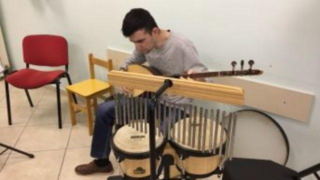 (özel Haber) Otizmli Murat 10 Farklı Enstrüman Çalıyor