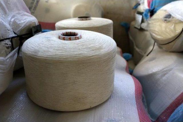 Suriye deki Hastaneler Için 350 Metre Sargı Bezi Üretiyorlar 2