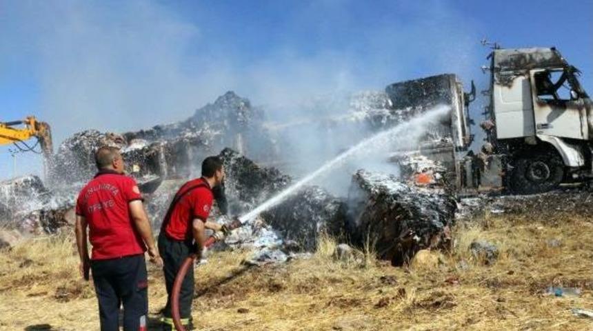 Siverek&rsquo;Te Kağıt Y&uuml;kl&uuml; Tır Yandı