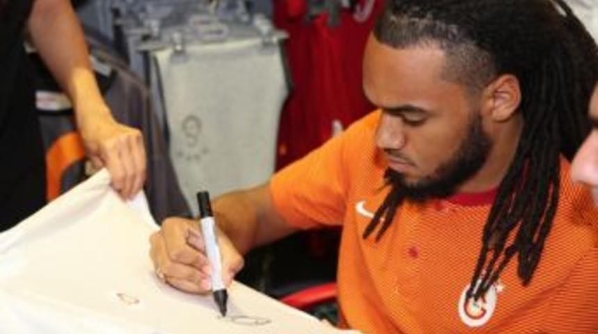 Denayer, Antalya&rsquo;da Taraftarla Buluştu