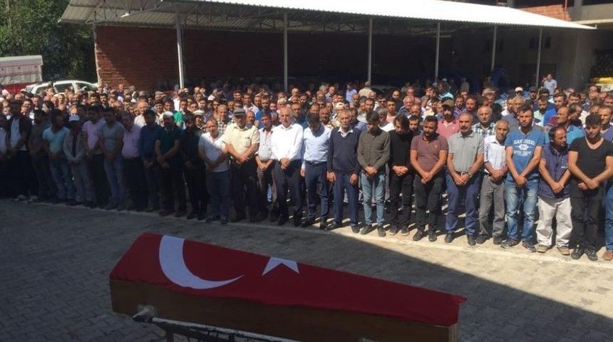 Kalp Krizi Sonucu Vefat Eden Polis Memuru Toprağa Verildi.