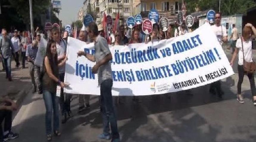 Polis Ve Miting Katılımcıları Arasında "maske" Arbedesi