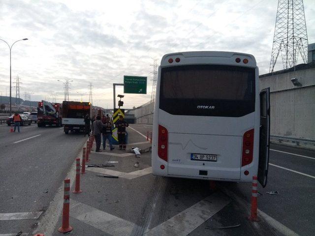 Tem Otoyolunda Midibüsle Otomobil Çarpıştı: 3 Yaralı