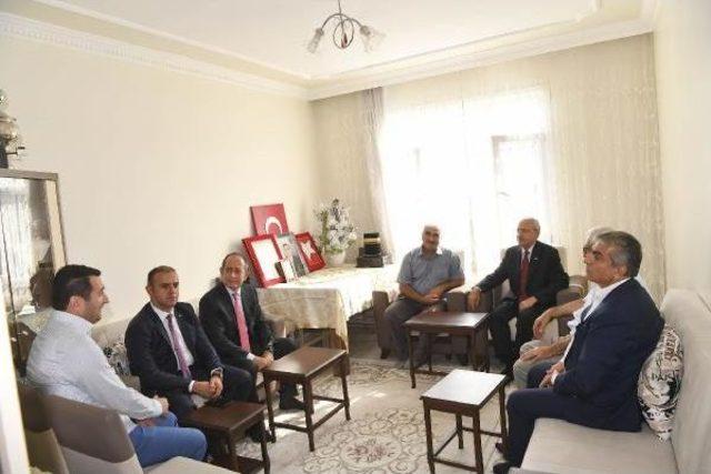 Kılı&ccedil;daroğlu ndan Şehit Ailesine Taziye Ziyareti 2