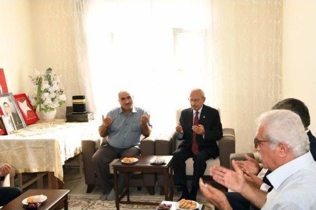 Kılı&ccedil;daroğlu ndan Şehit Ailesine Taziye Ziyareti 3