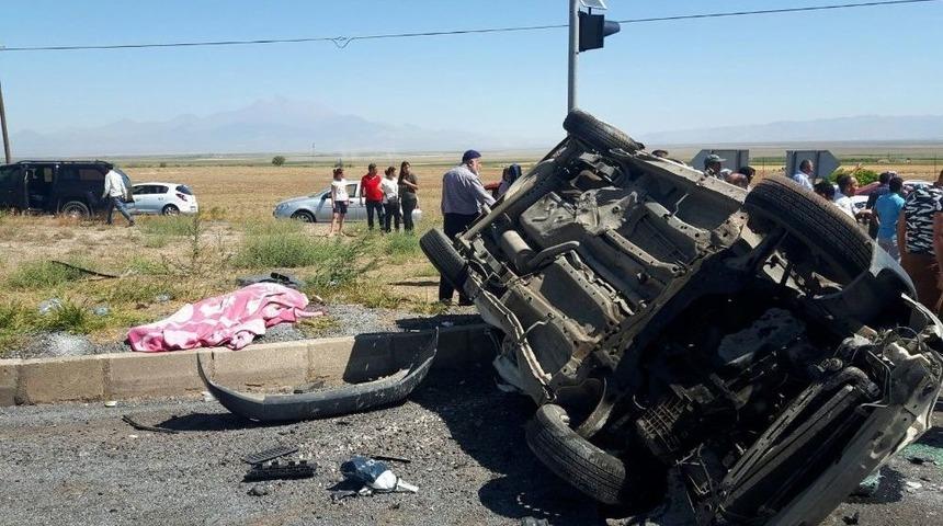 Kayseri-niğde Karayolunda Trafik Kazası: 1 &Ouml;l&uuml;, 7 Yaralı