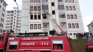 Düzce’de Yangında Baba Ve 3 Çocuğu Dumandan Etkilendi