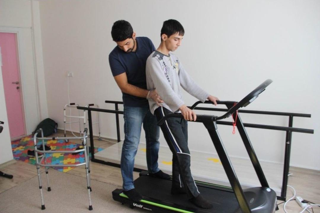 Fizyoterapistten Engelli &Ccedil;ocuklar İ&ccedil;in Uyarı