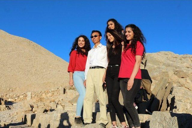 Çin’in Ankara Büyükelçisi Yu Hongyang Nemrut Dağı’nı Gezdi 2