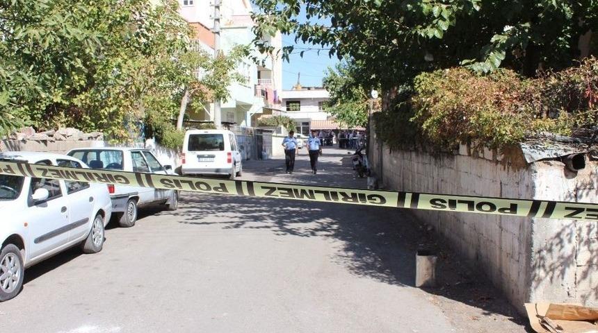 Sokak Ortasında Silahlı Saldırıya Uğrayan Gen&ccedil; Yaralandı