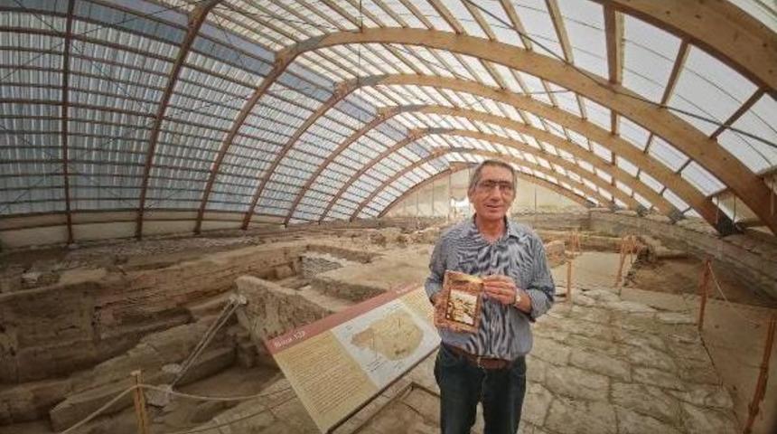 Koyun Otlattığı &Ccedil;atalh&ouml;y&uuml;k&rsquo;&Uuml;n Kitabını Yazdı, Abd&rsquo;De Ders Kitabı Olarak Okutuldu