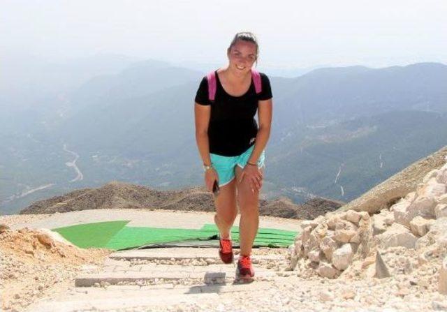 Rusya Ve Ukrayna Barışı I&ccedil;in 2365 Metrelik Zirveye Y&uuml;r&uuml;d&uuml;ler 3