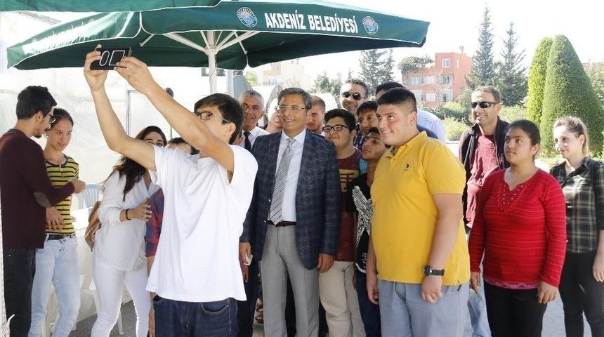 Akdeniz Belediyesi&rsquo;nden Zihinsel Engelli &Ccedil;ocuklara Fidan Dikim Eğitimi