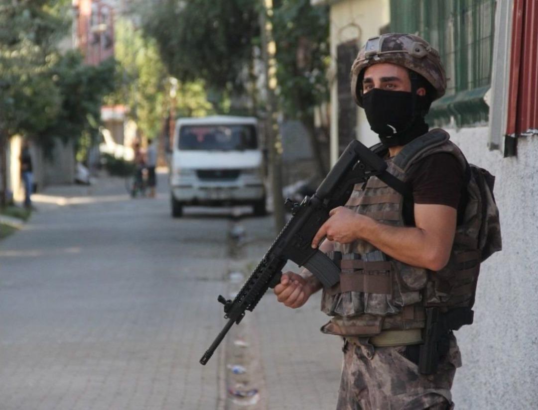 Polise Ateş A&ccedil;an Torbacılara Nefes Kesen Operasyon