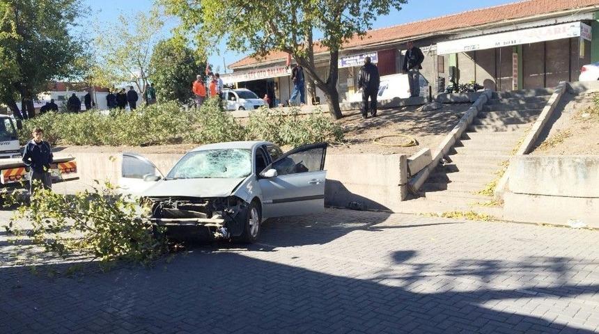 Otomobil İle Şarjlı Bisiklet Çarpıştı: 1 Ölü