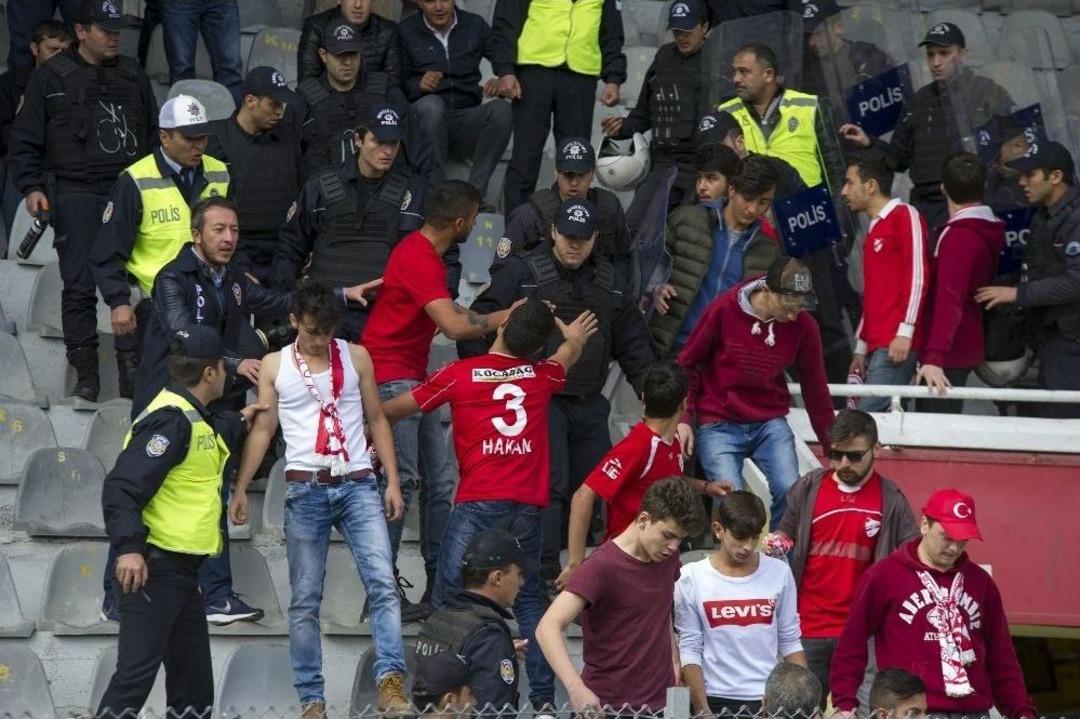 Mke Ankarag&uuml;c&uuml; - Boluspor Ma&ccedil;ında Olaylar &Ccedil;ıktı