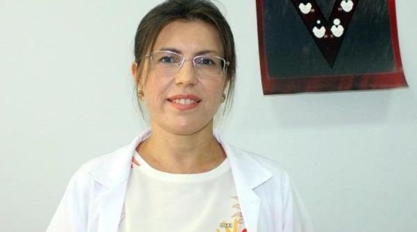 Cildiye Uzmanı Dr. Aktekin'den Sa&ccedil; D&ouml;k&uuml;lmesine Karşı Uyarı