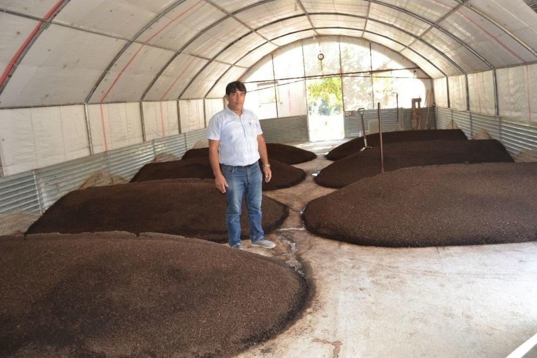 Kurduğu Tesiste Ayda 2 Ton Solucan G&uuml;bresi &Uuml;retiyor