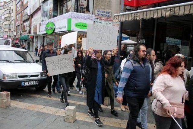 Trabzon’Da Görme Engellilerden Farkındalık Yürüyüşü